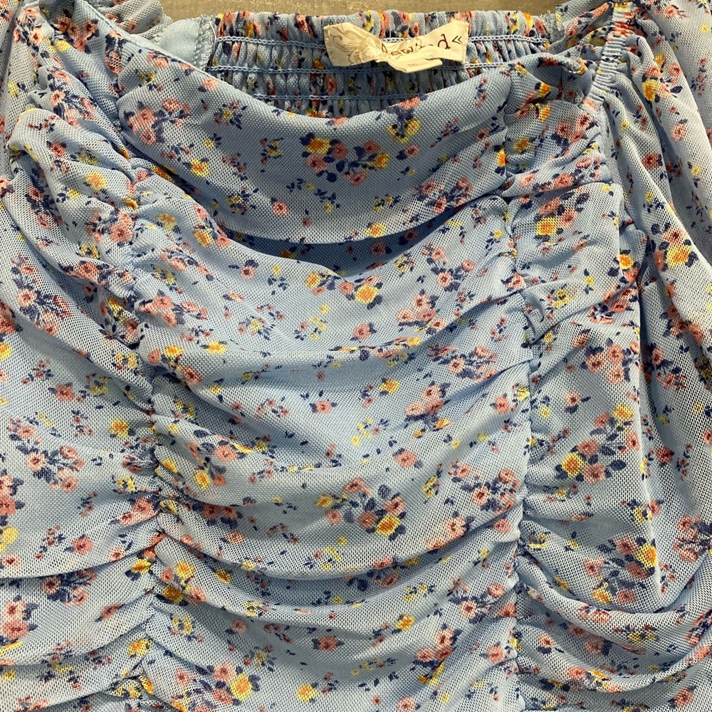 Pretty Light Blue Floral Cropped Top - Picture 3 of 5